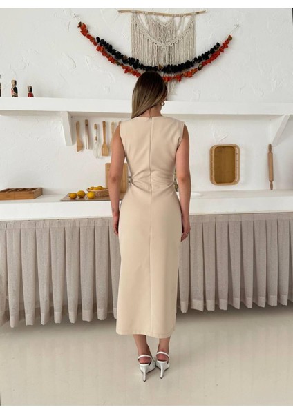 Kolsuz Kısa Kemer Detaylı Bej Midi Boy Kadın Elbise fırsatları