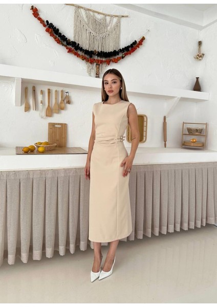 Kolsuz Kısa Kemer Detaylı Bej Midi Boy Kadın Elbise