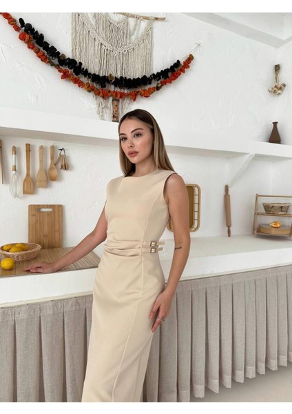 Kolsuz Kısa Kemer Detaylı Bej Midi Boy Kadın Elbise