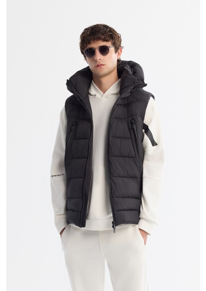 Erkek Siyah Kapüşonlu Su İtici Rüzgar Geçirmez Şişme Comfort Fit Yelek A42Y6504