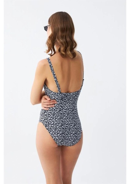 Kadın Lacivert Geometrik Desenli Aksesuar Askılı Tek Parça Mayo indirimleri