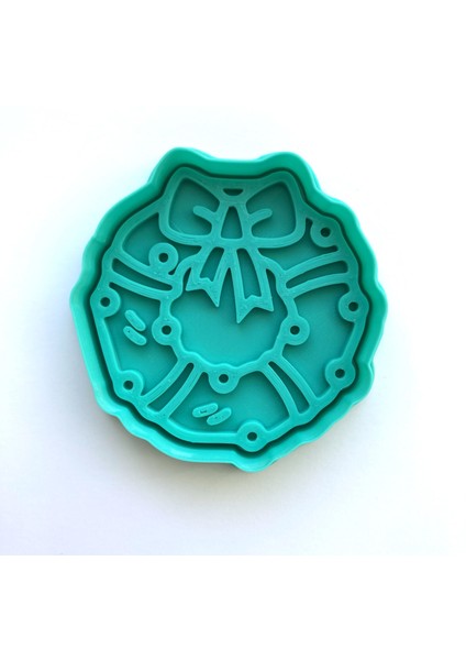 Yılbaşı Çelenk Figürlü Kurabiye Kalıbı | Fiyonklu ve Süslemeli | Yeni Yıl, Noel Kutlamaları | Hamur, Kil ve Şeker Hamuru Damgası fiyatları