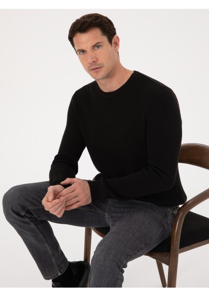 Erkek Siyah Slim Fit Pamuk Karışımlı Bisiklet Yaka Triko Kazak 50318983-VR046
