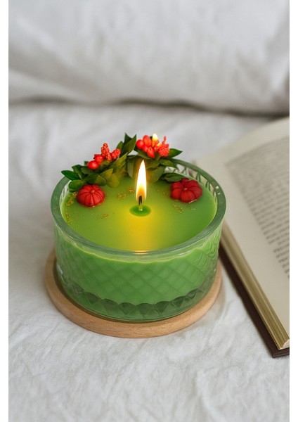 Cam Kasede Yeni Yıl Temalı Renkli Bitkiler ve Kırmızı Mini Kabaklarla Süslemeli Yeşil Soya Mumu