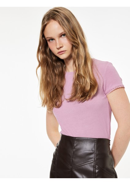 Slim Fit Kısa Kollu Dantel Detaylı Bisiklet Yaka Fitilli Tişört