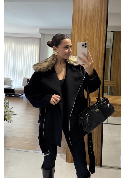 Bir Beden Küçük Alınız Çıkarılabilir Kürk Yakalı Oversize Çapraz Fermuarlı Siyah Kadın Mont