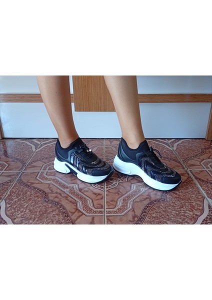 Kadın Yüksek Taban Rahat Şık Günlük Spor Ayakkabı Siyah Renk fiyatları