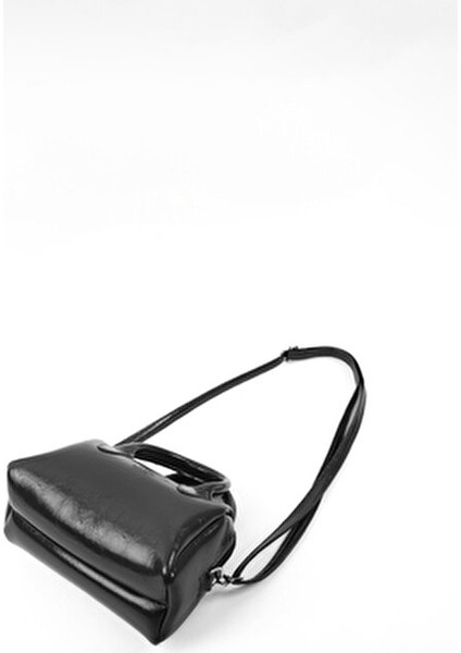 Kırışık Dokulu Siyah SHK184 Suni Deri ,fermuarlı Tek Bölmeli ,askılı El, Kol ve Omuz Çantası