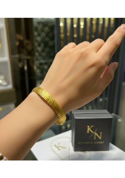 10 gr (Gram) Mat Yılan Derisi Desenli Işçiliksiz Yatırımlık Şarnel Bilezik 22 Ayar Altın fırsatları