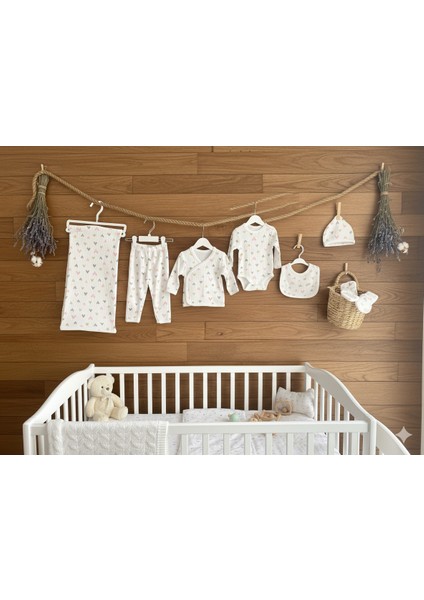 Kalp Desenli 7 Parça Yenidoğan Hastane Çıkışı Seti – %100 Pamuk – Unisex Bebek Seti