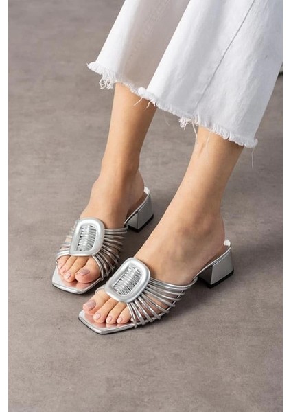 Anca Gümüş Rugan Topuklu Terlik