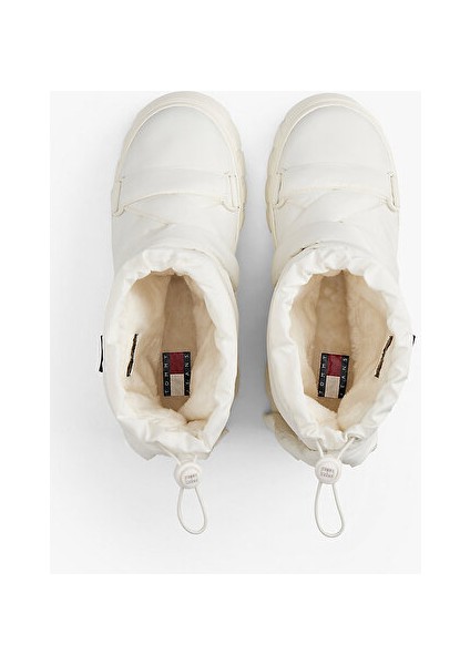 Kadın Beyaz Bot modelleri