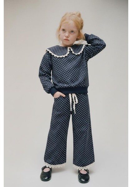 Kız Çocuk Pamuklu Puantiye Desenli Dantel Yakalı Takım – Geniş Paça Pantolonlu