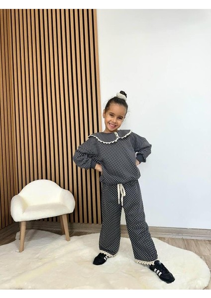 Kız Çocuk Pamuklu Puantiye Desenli Dantel Yakalı Takım – Geniş Paça Pantolonlu