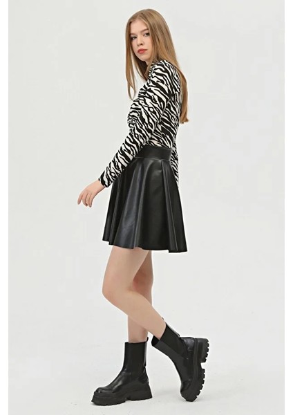 Kadın Mini Kloş Siyah Renkli Suni Deri Etek modelleri