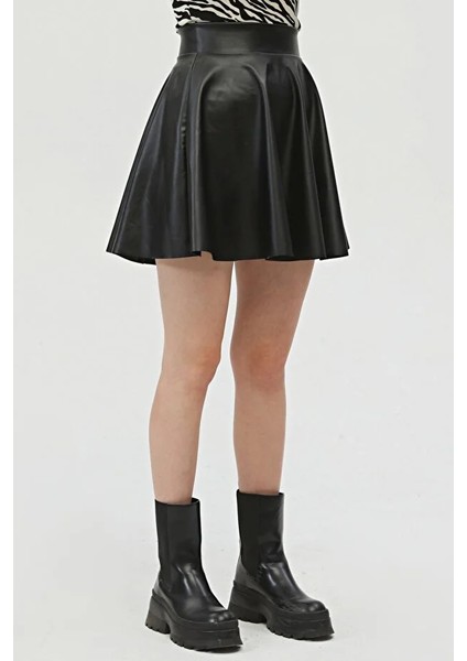 Kadın Mini Kloş Siyah Renkli Suni Deri Etek fırsatları
