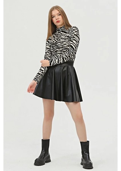 Kadın Mini Kloş Siyah Renkli Suni Deri Etek indirimleri