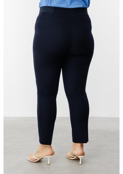 Beli Lastikli Dar Paça Büyük Beden Pantolon