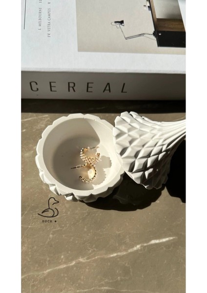 Dekoratif Işlemeli Oval Takı Kutusu