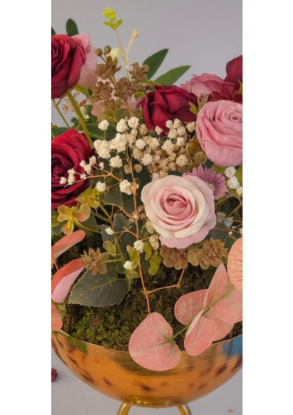 Kırmızı & Pembe Güller – Altın Kupa Saksı Arajmanı fiyatları