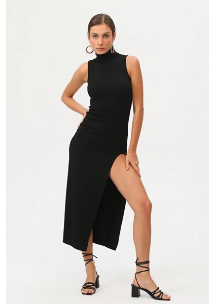 Kadın Siyah Boğazlı Kolsuz Yırtmaçlı Maxi Elbise