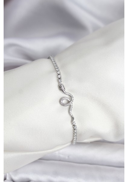 Yılan Model Zirkon Taşlı Gümüş Renk Pirinç Su Yolu Kadın Bileklik - Lisinya