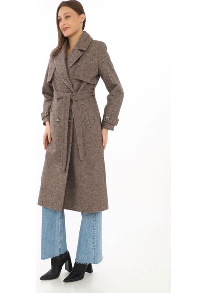 Balık Sırtı Yünlü Dokuma Kaşe Kaban – Kruvaze Yaka, Kuşaklı, Cepli, Astarlı Uzun Boy Tesettür Şık Kışlık Kaşe Kaban Modeli - Vizon