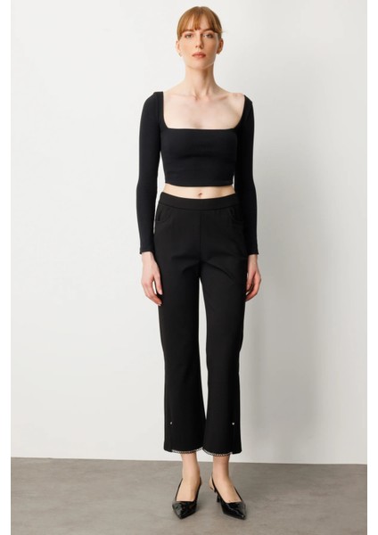 Paçası Taş Detaylı Pantolon