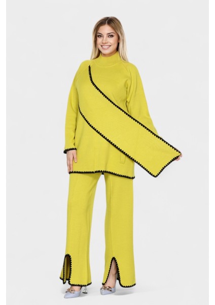 Asimetrik Şerit Desenleri ve Paça Yırtmaç Detaylarıyla Modern Tasarım Triko Ikili Takım