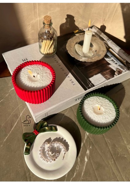 Yılbaşı Konsept Kurdele Görünümlü Dekoratif Tabak ve Inci Toz Mum Set 2’li