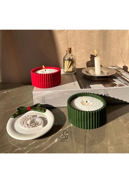 Yılbaşı Konsept Kurdele Görünümlü Dekoratif Tabak ve Inci Toz Mum Set 2’li indirimleri