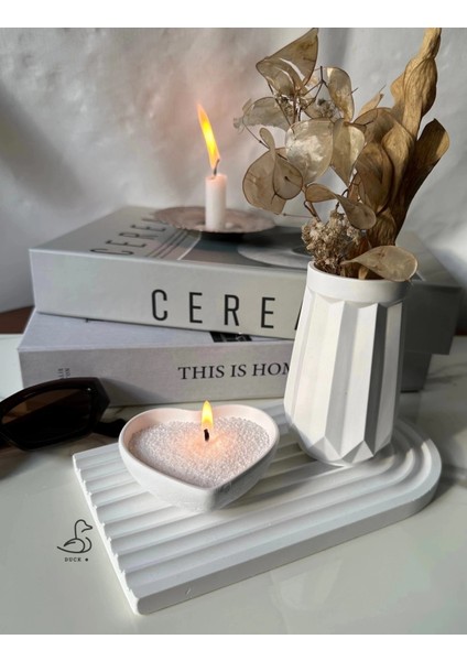 Geometrik Desenli Vazo ve Kalp Görünümlü Inci Tozlu Mumluk Set fiyatları