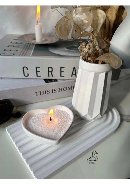 Geometrik Desenli Vazo ve Kalp Görünümlü Inci Tozlu Mumluk Set indirimleri