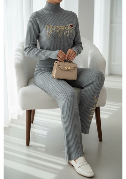 Fitilli Dokulu Inci Işlemeli Parmak Geçirmeli Yarım Balıkçı Yaka Triko Ikili Takım - Gri