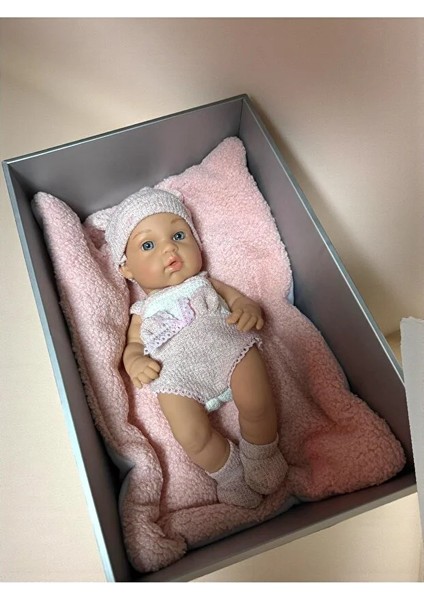 Peluş Battaniyeli Kıyafetli %100 Silikon Gerçek Yüzlü 30 cm Bebek Peluş Kıyafetli Gerçek Bebek fırsatları