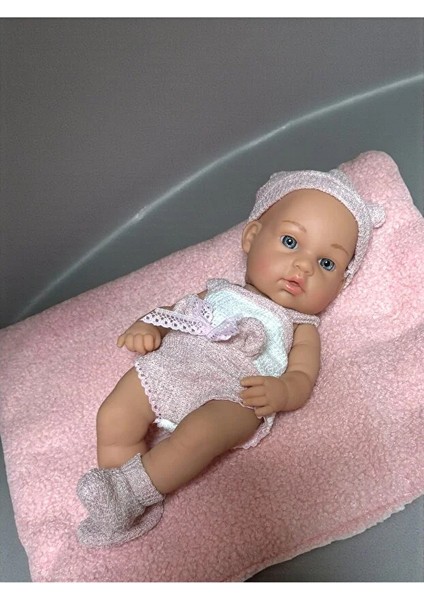 Peluş Battaniyeli Kıyafetli %100 Silikon Gerçek Yüzlü 30 cm Bebek Peluş Kıyafetli Gerçek Bebek