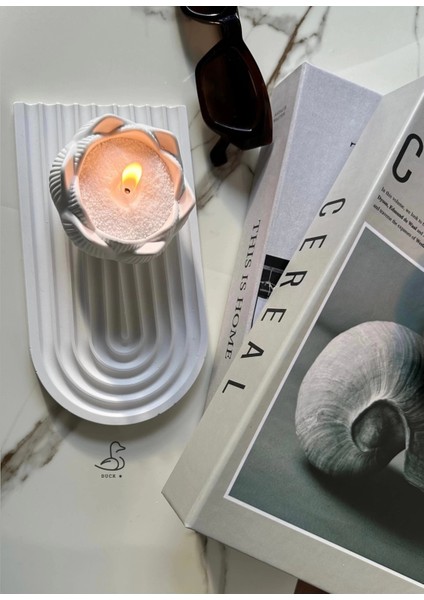 Çizgili Dekoratif Tabak ve Lotus Çiçek Inci Tozlu Mumluk