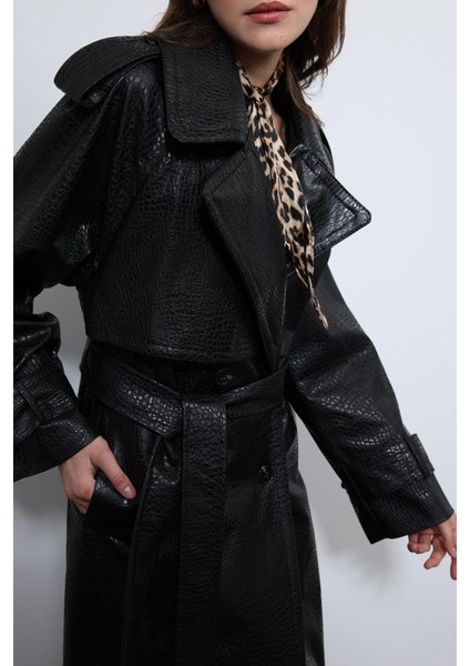 Siyah Dokulu Suni Deri Trençkot