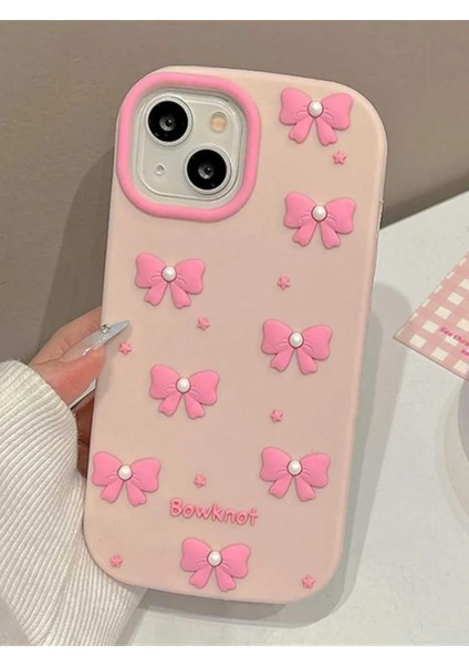 iPhone 14 Plus / 15 Plus Uyumlu Pembe Fiyonk Desenli Kabartmalı Yumuşak Silikon Kılıf indirimleri