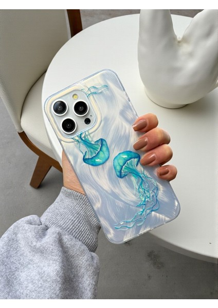 iPhone 15 Pro Max Uyumlu Deniz Anası Desenli Tüylü Hologramlı Silikon Kılıf fırsatları