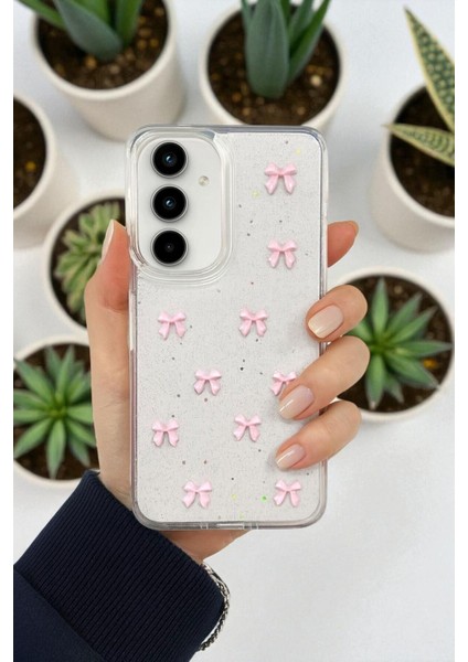 Samsung S24 Fe Uyumlu – Pembe Fiyonk Desenli, Parlak Simli, Şeffaf Yumuşak Silikon Kılıf fiyatları