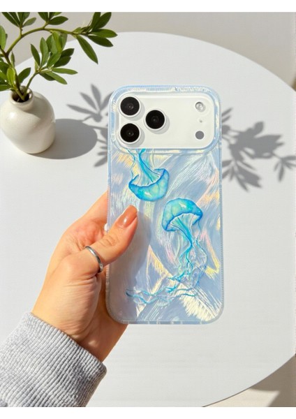 iPhone 17 Pro Uyumlu Deniz Anası Desenli Tüylü Hologramlı Silikon Kılıf
