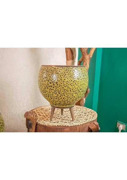 Tasarımı Ev Dekorasyon Hardal Sarısı Şekilli Artistik Çift Sırlı Iç ve Dış Mekan Kullanımlı Ayaklı Toprak Terakota Saksı Saksılık Çiçeklik fiyatları