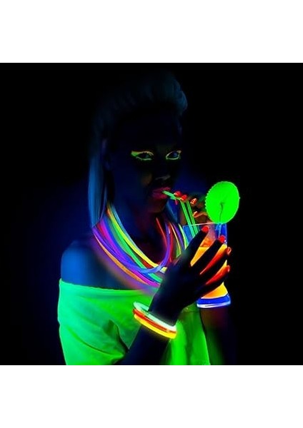 Glow Sticks 100 Parça, Neon Parlayan Düğünler, Parlayan Bilezikler, Parlayan Çubuklar, Kolyeler ve Parlak Gözlük Setleri, Noel ve Yılbaşı Partisi Için Mükemmel, Çok Renkli modelleri
