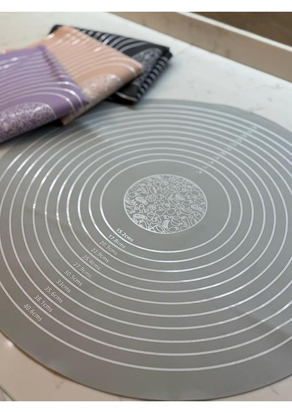 Home | Silikon Pişirme Pasta Mat Seti, Ölçülerle Hamur Açma Seti Silikon Yapışmaz Mat, Pasta, Kabuk, Kurabiye, Ekmek, Hamur Işleri, Makarna Için Mutfak Tezgah Matı Yuvarlak, Ölçülü (Gri)
