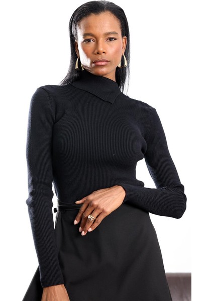 Siyah Omzu Düğme Detaylı Balıkçı Triko 4110 fırsatları