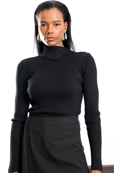 Siyah Omzu Düğme Detaylı Balıkçı Triko 4110 indirimleri