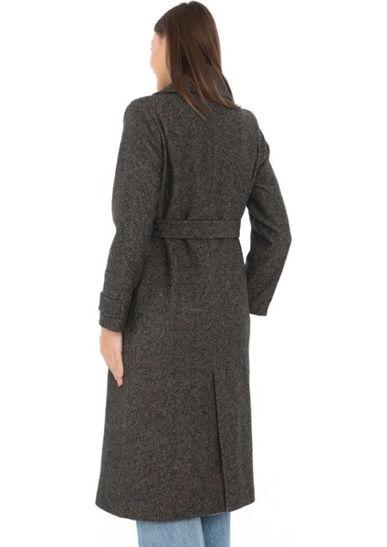 Balık Sırtı Yünlü Dokuma Kaşe Kaban – Kruvaze Yaka, Kuşaklı, Cepli, Astarlı Uzun Boy Tesettür Şık Kışlık Kaşe Kaban Modeli - Kahverengi fiyatları