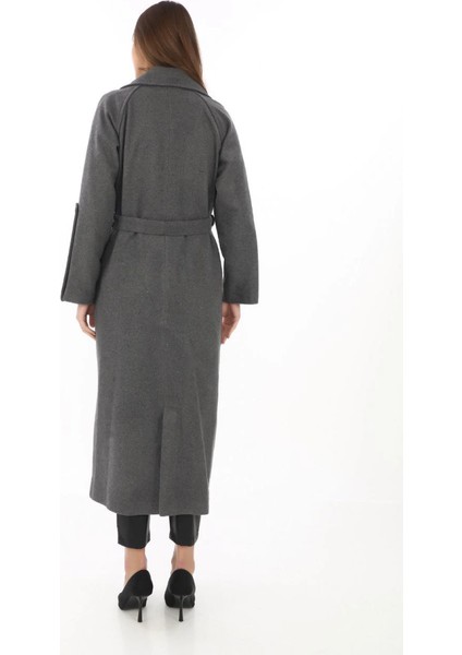 Uzun Kaşe Kaban – Yünlü Dokuma Kaşmir Kumaş, Kruvaze Yaka, Kuşaklı Astarlı Tesettür Uyumlu Şık Kışlık Siyah Model - Füme fiyatları