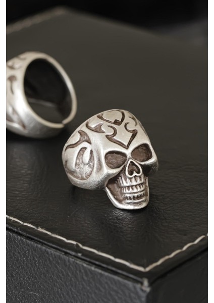 Kuru Kafa Tasarımlı Eskitme Gümüş Desenli Ayarlamalı Model Erkek Yüzük